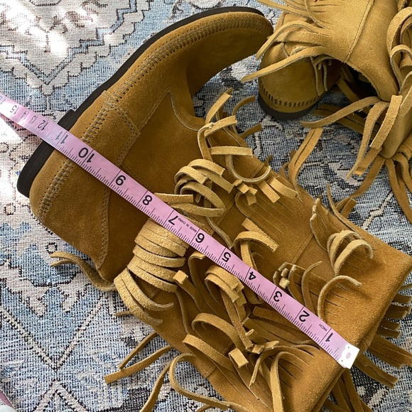 MINNETONKA 3-Layer Fringe Boot Size 10 - Picture 7 of 10